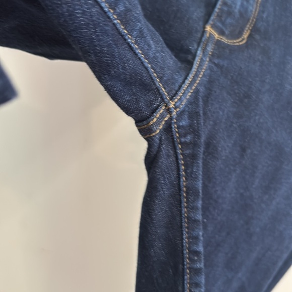 Banana Republic premium denim Girlfriend fit jeans - Picture 8 of 10